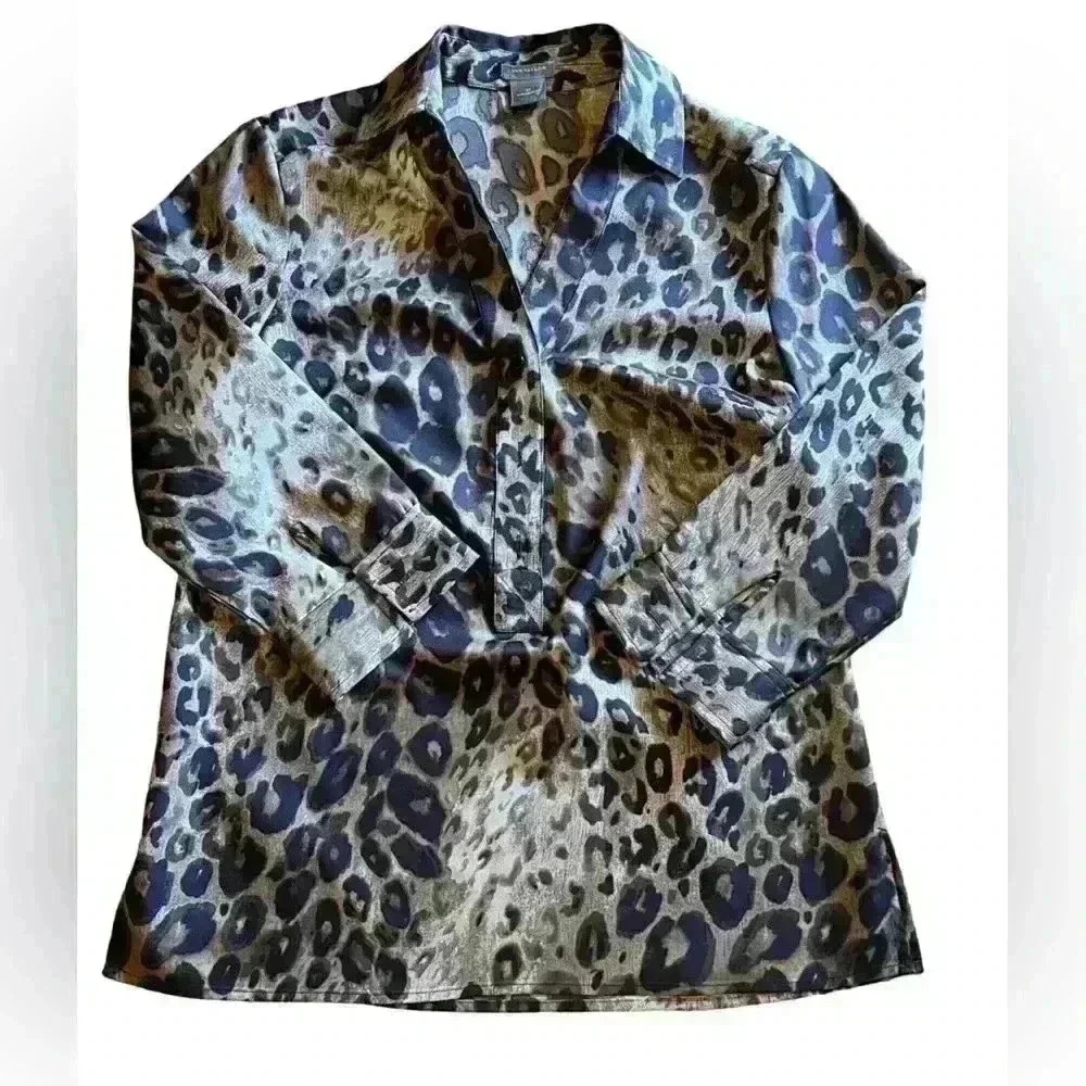 Ann Taylor Animal Print Collard shirt with buttons on top half Size XS